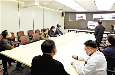 蘭大校長嚴純華等視頻連線蘭大一院、二院支援湖北醫(yī)療隊員