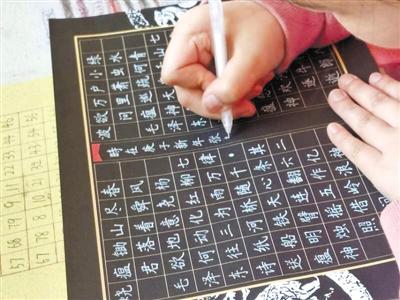 驚艷！9歲小女娃手寫(xiě)“印刷體”字帖