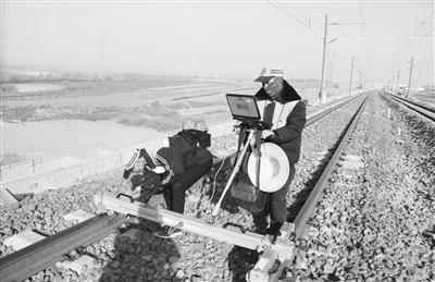 進入軌道靜態(tài)精調階段 銀西高鐵預計年內開通