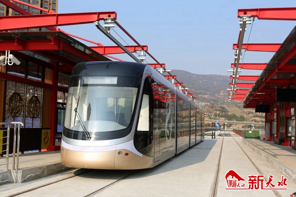 王銳調(diào)研有軌電車示范線一期工程、工業(yè)博物館等項(xiàng)目建設(shè)情況