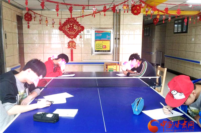 停課不?？?蘭州市兒童福利院組織初三學(xué)生首次線上月考 