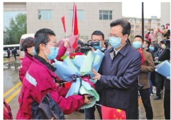 慶陽市第二、三批支援湖北醫(yī)療隊12名隊員凱旋