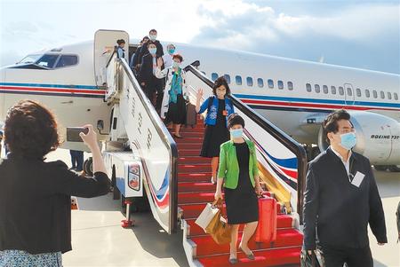 不負重托 履職盡責(zé) ——住甘全國政協(xié)委員抵京