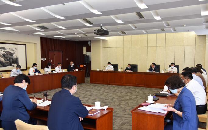 【兩會(huì)快訊】甘肅代表團(tuán)分組審議全國(guó)人大常委會(huì)工作報(bào)告，林鐸參加第一小組會(huì)議并發(fā)言