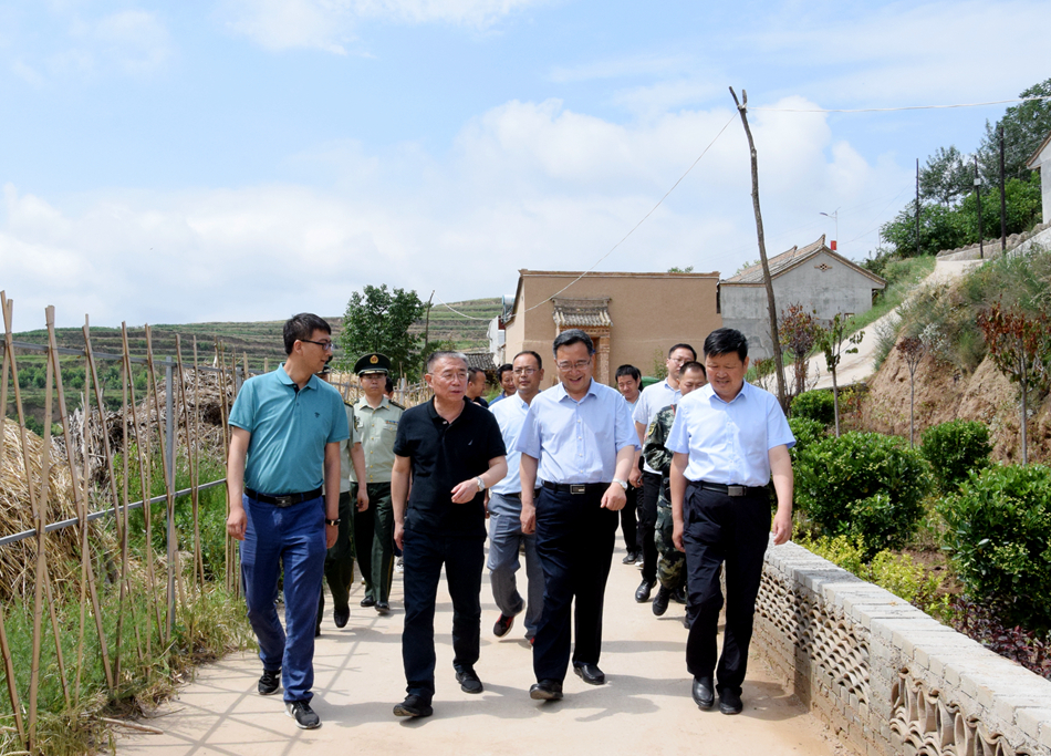 王銳深入麥積區(qū)、甘谷縣掛牌督戰(zhàn)村調(diào)研指導脫貧攻堅工作