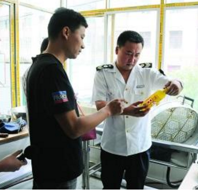 蘭州市場監(jiān)管局綜合行政執(zhí)法隊開展學校、托幼機構食品安全專項檢查