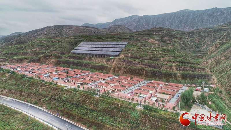 【跟著總書記看甘肅】布楞溝村：水引來了，路修通了，新農(nóng)村建起來了（圖）