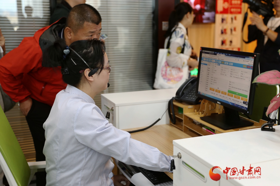 【走向我們的小康生活】蘭州：虛擬養(yǎng)老院托起幸?！跋﹃柤t”