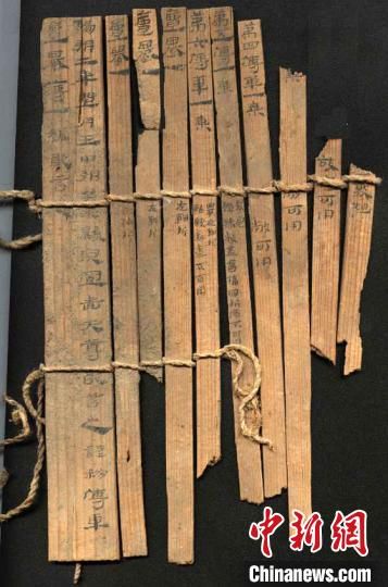 圖為藏于敦煌博物館內(nèi)的漢代簡牘。敦煌市委宣傳部供圖