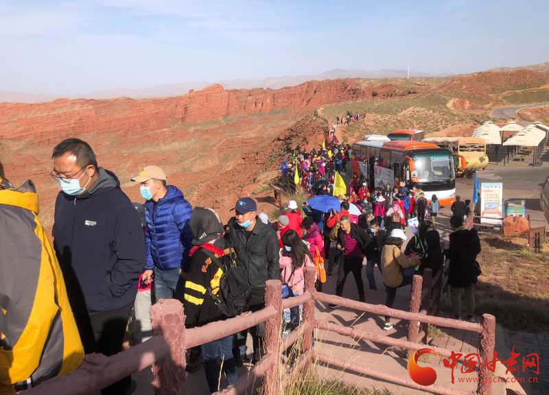 甘肅張掖向世界展示美景 實(shí)現(xiàn)旅游綜合收入近10億元