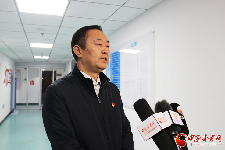 【擔(dān)使命 聚同心 促巨變 省直部門落實脫貧攻堅責(zé)任工作紀(jì)實】甘肅省574.95萬建檔立卡貧困人口實現(xiàn)醫(yī)保全覆蓋