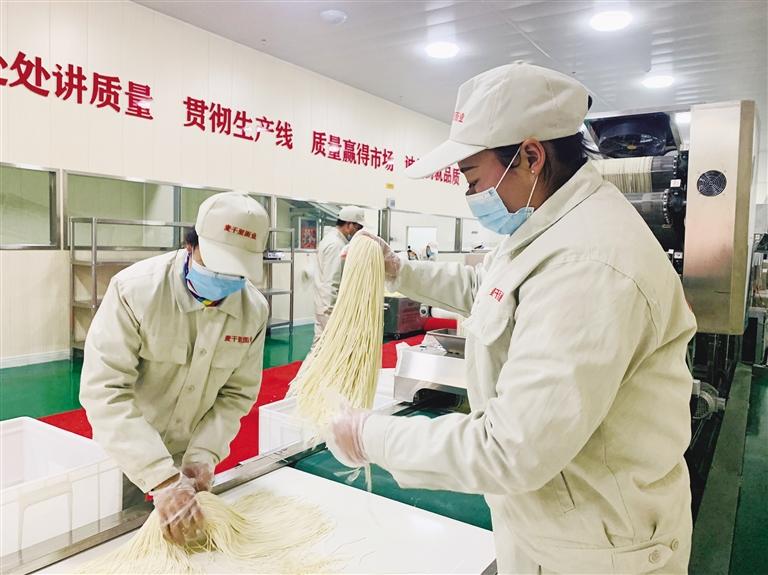 蘭州市規(guī)?；懊鏃l加工項目”投入運營 將配送到市區(qū)280多家直營店