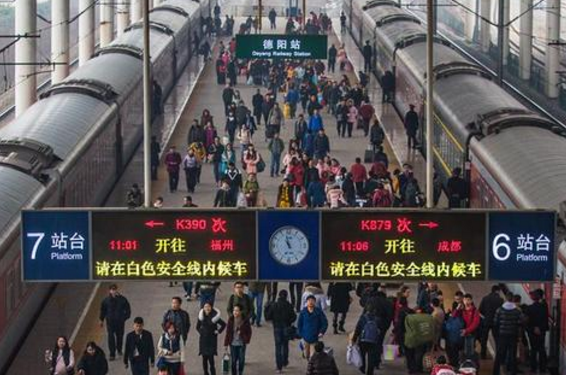 元旦假期蘭州車(chē)站重聯(lián)加開(kāi)多趟列車(chē)