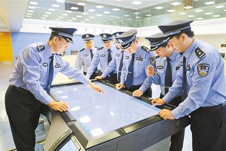 致敬！人民警察