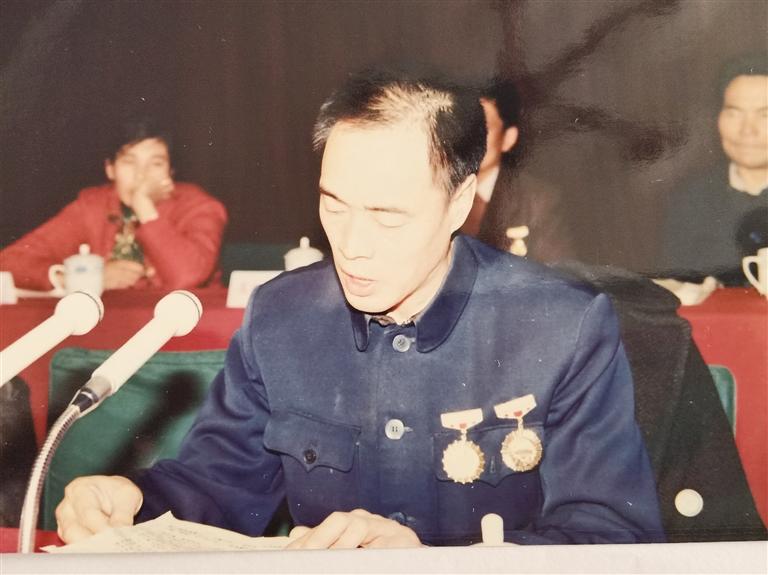 尋訪百名先鋒黨員  他用13年的時間完成28年的工作量——記“刀具大王”、全國勞模、蘭州通用機(jī)器廠工人技師蘆聚才