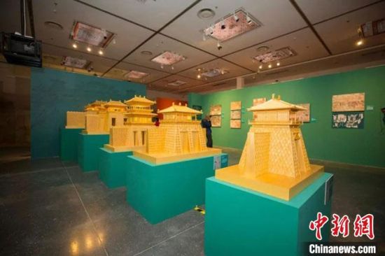 圖為呈現(xiàn)敦煌壁畫中的建筑和園林之美的復(fù)原模型。(資料圖) 敦煌研究院供圖