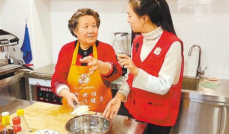 居家養(yǎng)老托起幸?！跋﹃柤t”——甘肅建設多元養(yǎng)老服務體系讓老年人安度晚年