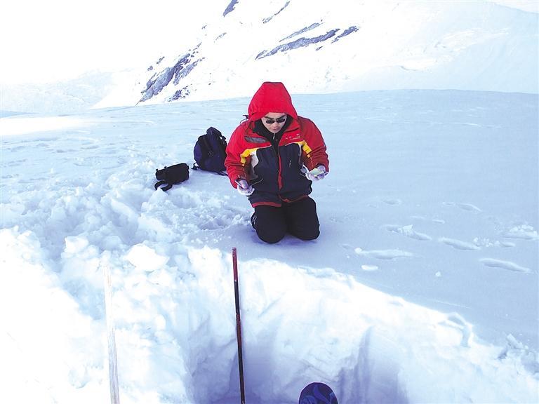 中科院西北研究院研究員李宗?。浩钸B山上的“守望者”