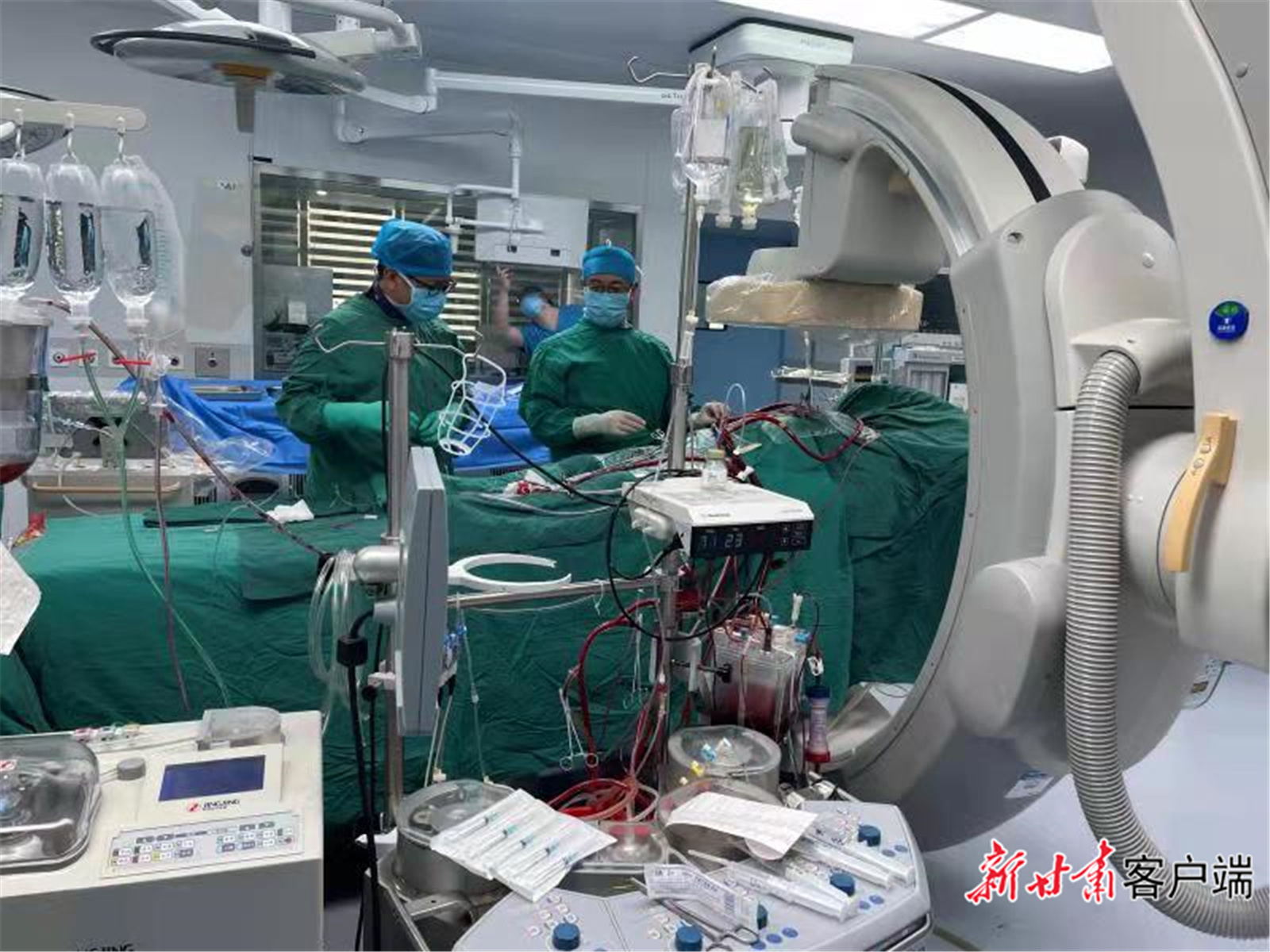 填補(bǔ)省內(nèi)空白，蘭大一院連續(xù)完成“一站式”雜交手術(shù)