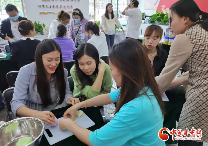 解鎖新技能！蘭州七里河區(qū)秋天的第一份手工月餅來(lái)了