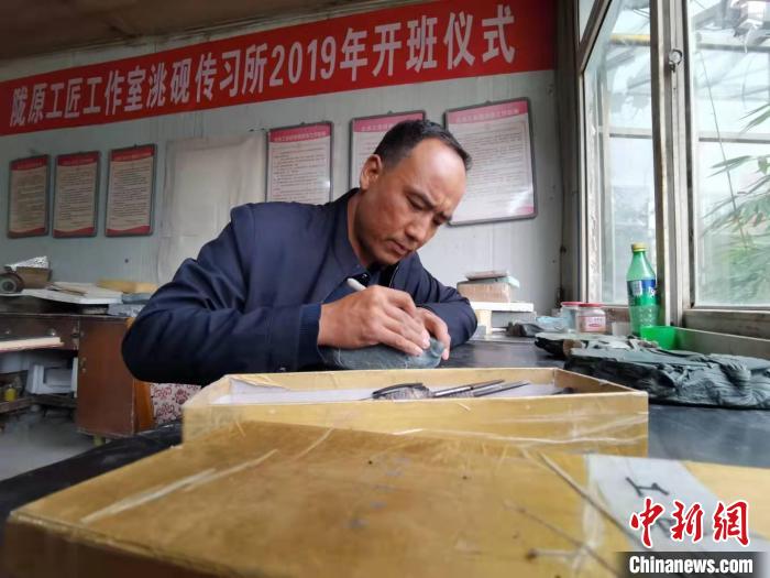 甘肅卓尼洮硯融合文化提升內涵：不只一硯一銘，還要一盒一拓