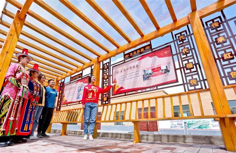 探尋“如意甘肅”喜看隴原新貌 蘭州日?qǐng)?bào)社聯(lián)合省內(nèi)各市州黨報(bào)大型聯(lián)合直播特別節(jié)目觀看量再破1000萬+