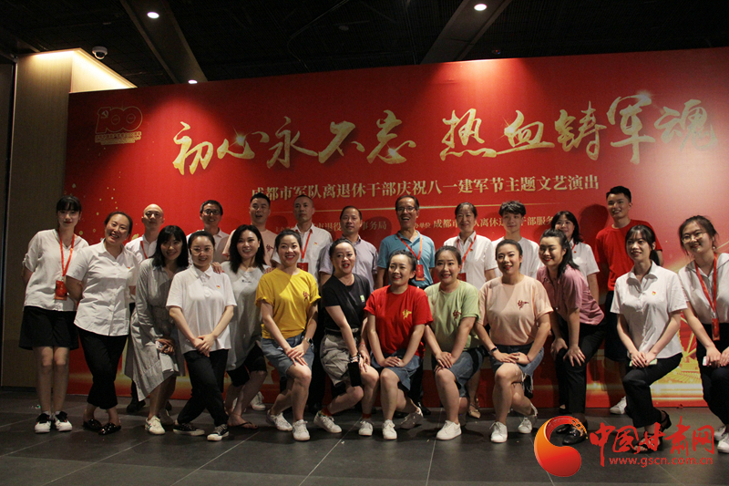 【蘭大新聞學(xué)子重走西北角】不變的軍旅情，不滅的舞臺(tái)夢——記原成都軍區(qū)政治部戰(zhàn)旗文工團(tuán)國家一級演員楊思遠(yuǎn)