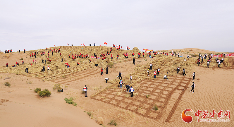 甘肅省委宣傳部、省文明辦、省志愿服務聯(lián)合會在古浪縣舉行壓沙主題文明實踐志愿服務活動