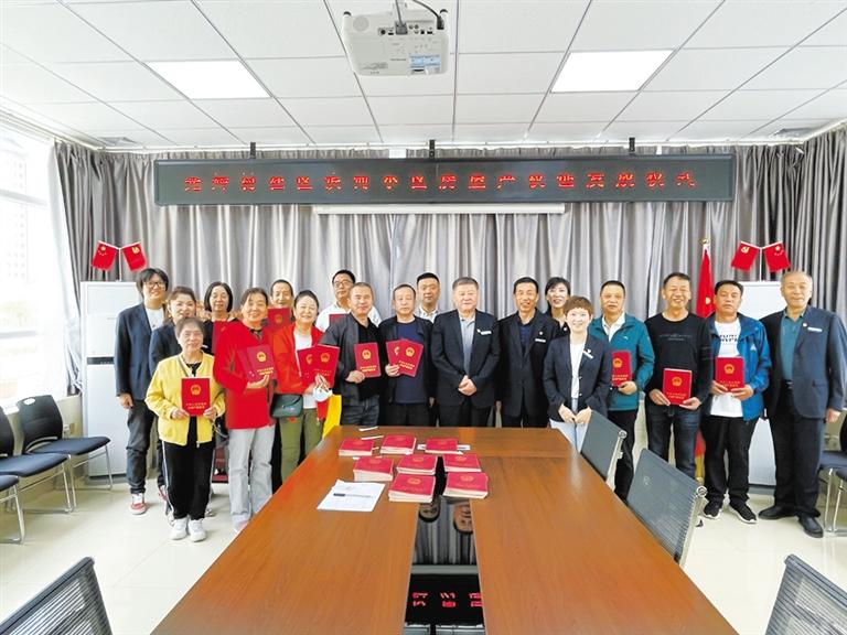 蘭州廣武門街道光輝村社區(qū) 91戶居民終于拿到了房產(chǎn)證！