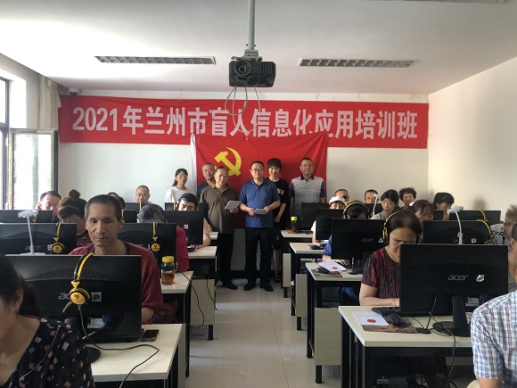 維權(quán)處黨支部開展“法律宣傳進學?！敝驹刚叻?wù)活動