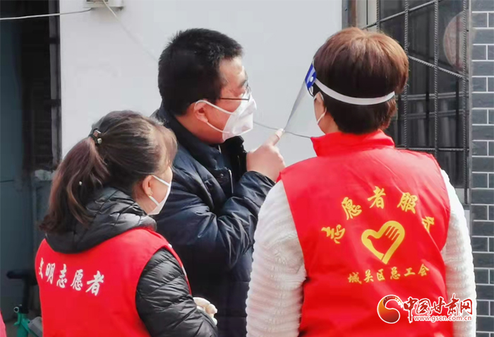 【甘快看·疫情防控最美有你（11）】奔走在“戰(zhàn)疫”一線！有一種力量叫志愿者