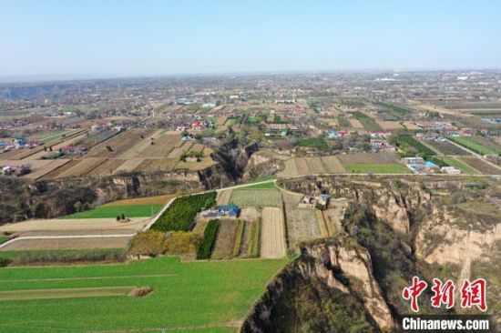 圖為位于甘肅省慶陽市西峰區(qū)境內(nèi)的南佐遺址地貌。(資料圖) 甘肅省文物局供圖