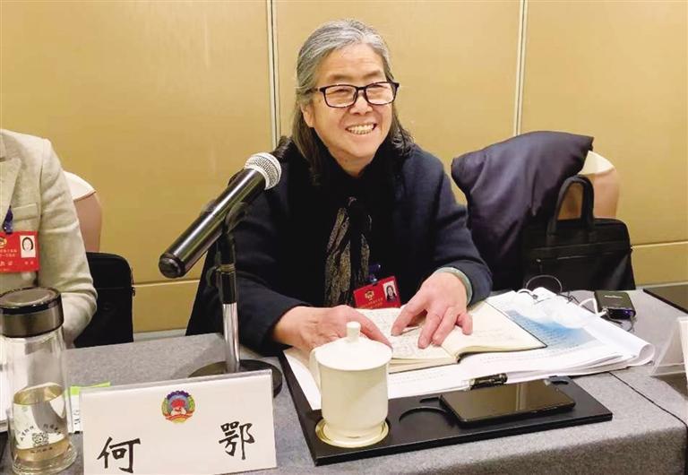 【委員風(fēng)采】“明星委員”何鄂的三個(gè)“幸?！?>
        </a><em>【委員風(fēng)采】“明星委員”何鄂的三個(gè)“幸福”</em></li>
    <li><a  target=