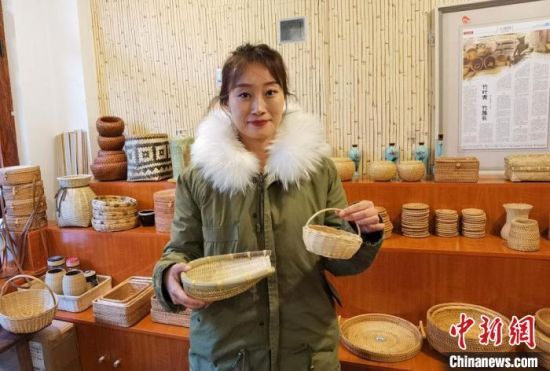 40多種精小玲瓏、純手工制作的新型盛食容器、居家工藝品等，每一件都令人愛不釋手?！●T志軍 攝