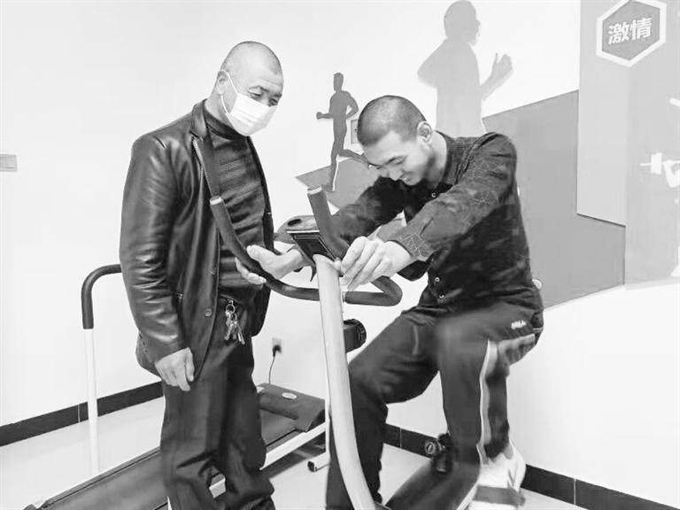 父愛如山！張掖高臺(tái)殘疾父親悉心照顧殘疾兒子20余年