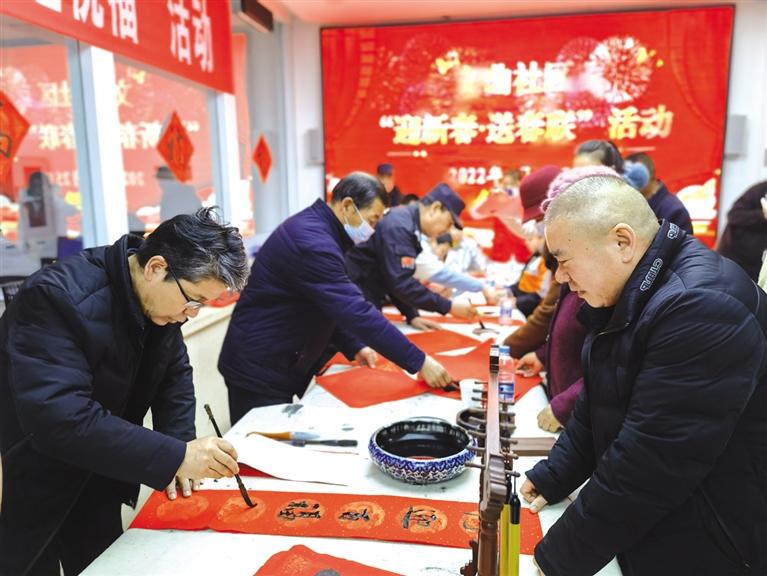 蘭州新區(qū)開(kāi)展“墨香四溢送春聯(lián)·情暖文曲送祝?！被顒?dòng)