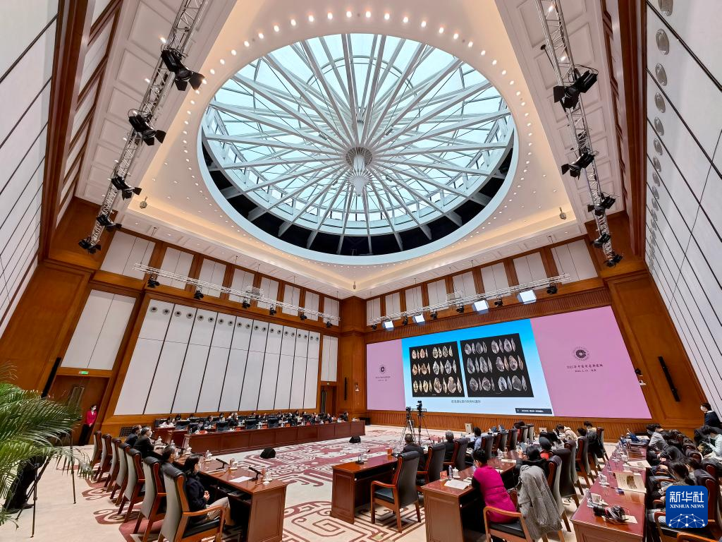 3月18日，“中國社會(huì)科學(xué)院考古學(xué)論壇·2021年中國考古新發(fā)現(xiàn)”進(jìn)行入選項(xiàng)目報(bào)告環(huán)節(jié)（手機(jī)照片）。