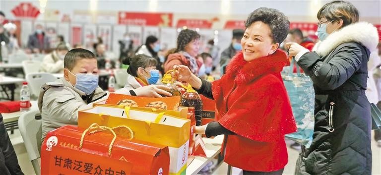 身殘志堅(jiān)的郭淑芳與愛同行37年 點(diǎn)一盞燈，照亮別人也照亮自己