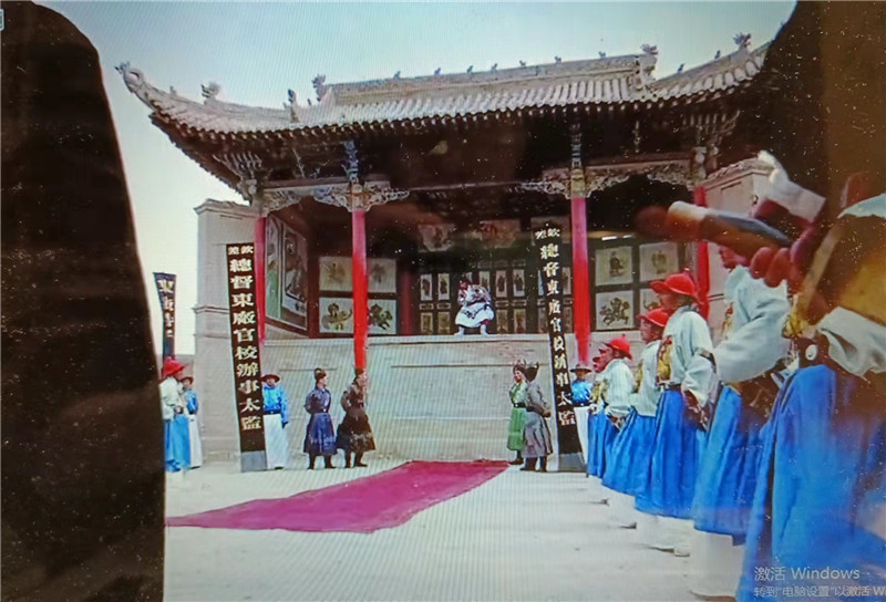 電影《新龍門客?！菲^之關城清代戲臺特寫