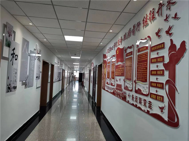 和政縣在機關(guān)統(tǒng)辦樓打造廉潔文化長廊.jpg