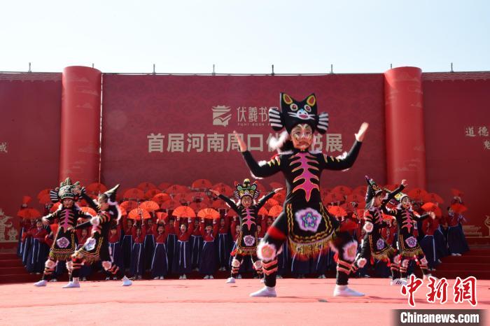 圖為首屆周口伏羲書(shū)展開(kāi)幕式表演。　梁照曾 攝