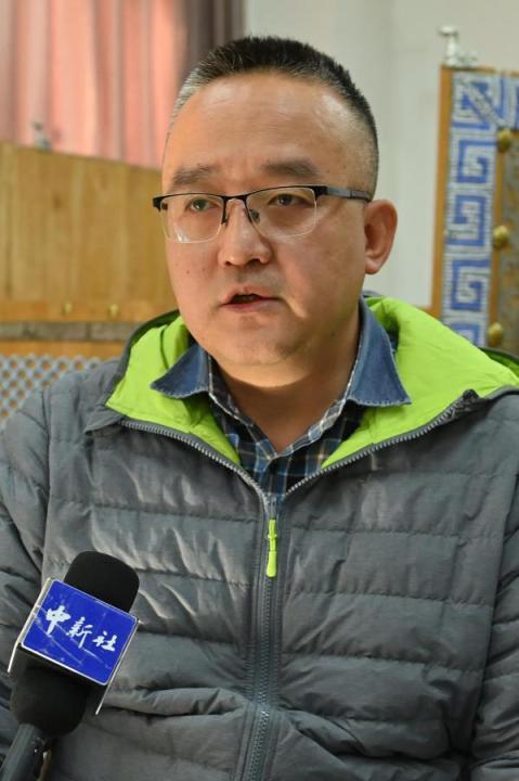 謝焱，甘肅省文物考古研究所副研究館員、考古研究二部主任、田野考古項(xiàng)目負(fù)責(zé)人。主持參與了張家川馬家塬戰(zhàn)國(guó)西戎墓地、臨潭磨溝齊家文化墓地等20多項(xiàng)考古調(diào)查、發(fā)掘工作，曾獲得中國(guó)國(guó)家文物局田野考古二、三等獎(jiǎng)，“十二五”文物保護(hù)科學(xué)和技術(shù)創(chuàng)新二等獎(jiǎng)等榮譽(yù)。