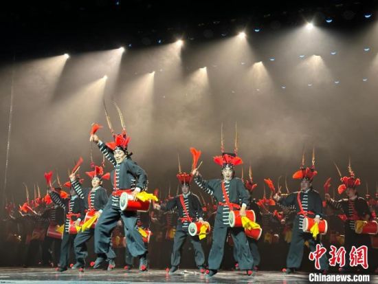 圖為涼州攻鼓子表演。楊娜 攝