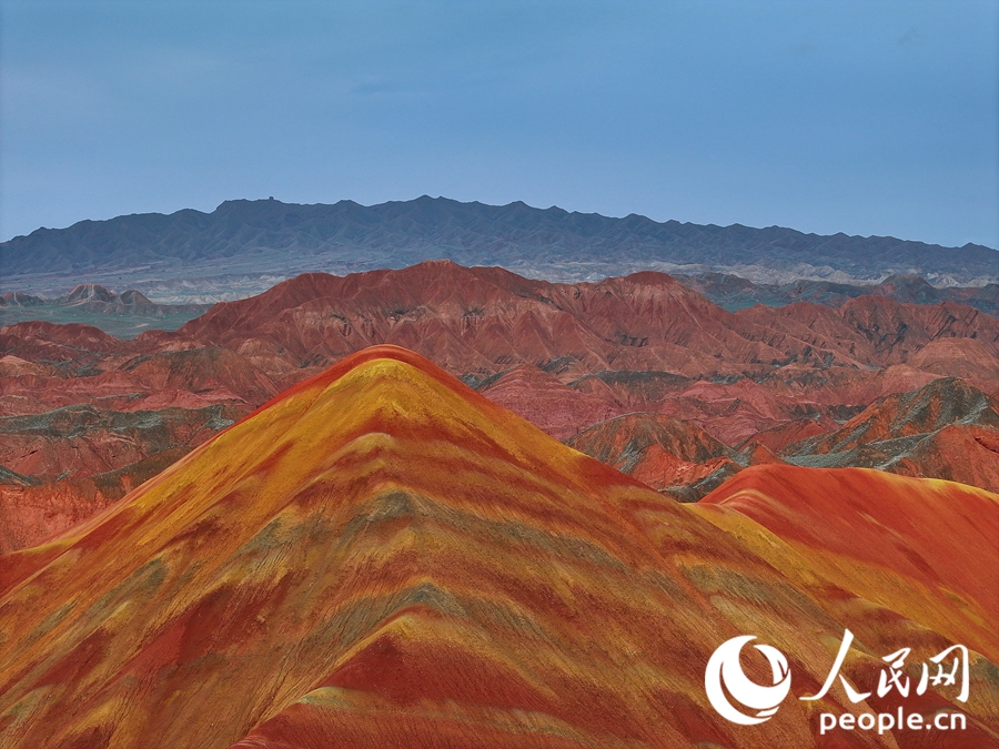 雨后的七彩丹霞，顏色格外艷麗。人民網記者 李根攝