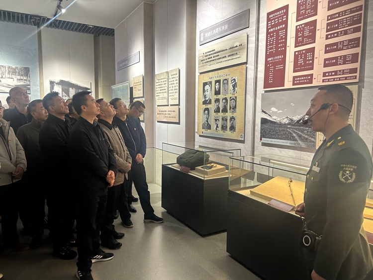 1763454044577280.jpg 酒鋼全體紀(jì)檢監(jiān)察干部赴中國(guó)工農(nóng)紅軍西路軍紀(jì)念館開展紅色尋訪活動(dòng).jpg